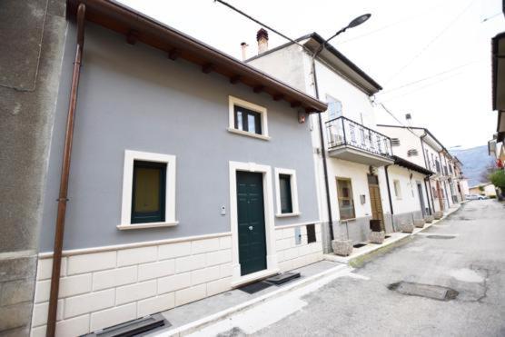 ...Ecche Se Dorme Bed and Breakfast Castelvecchio Subequo Eksteriør billede
